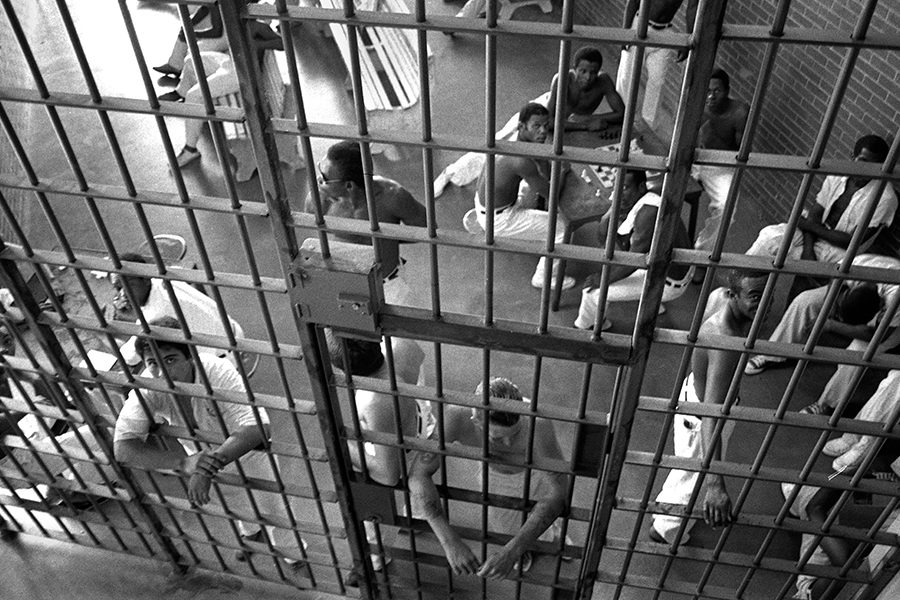 Groups of prisoners photographed from catwalk (1984)